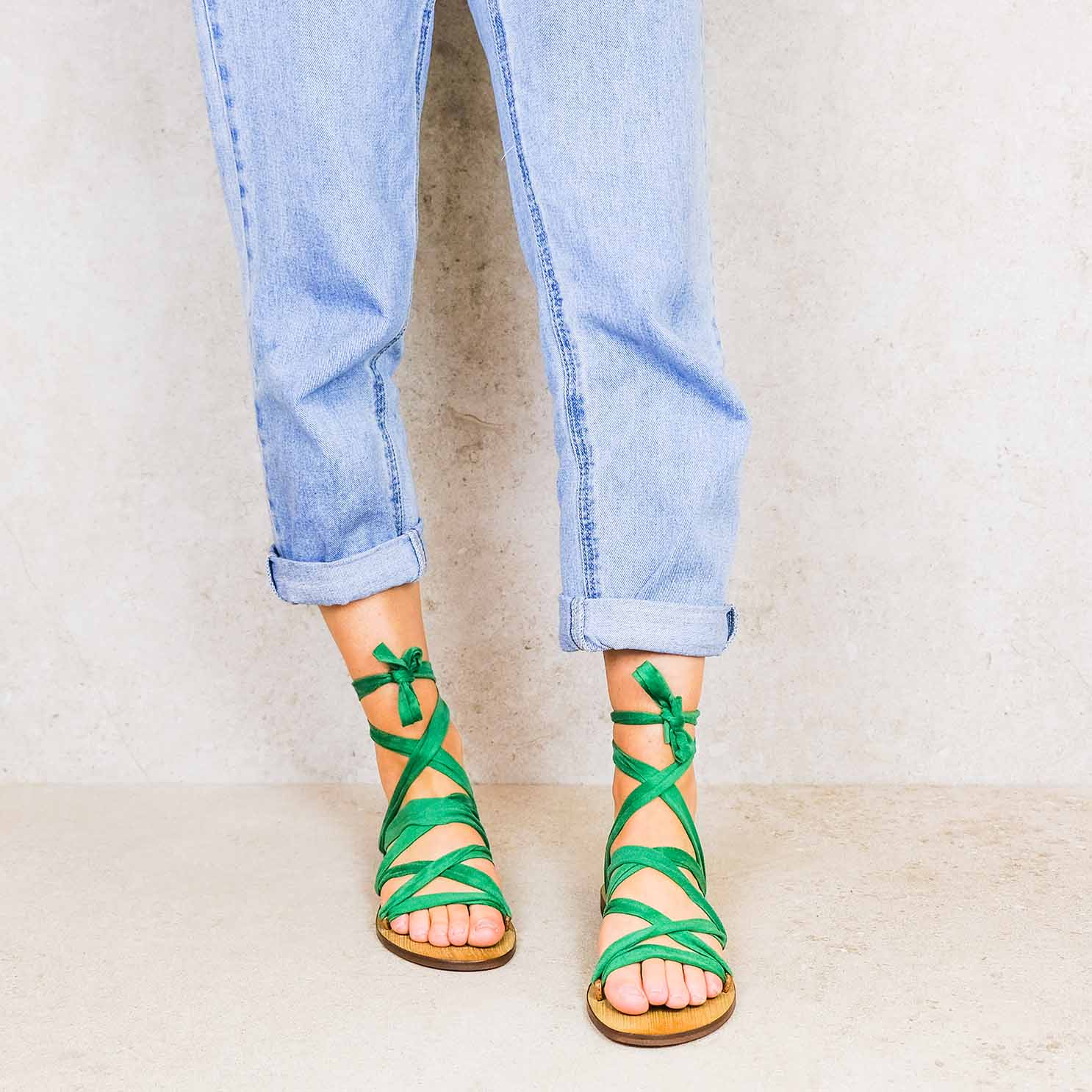 Forrest-green_suede linten lintsandalen sandals travelsandals vegan sustainable sandals wikkelsandalen