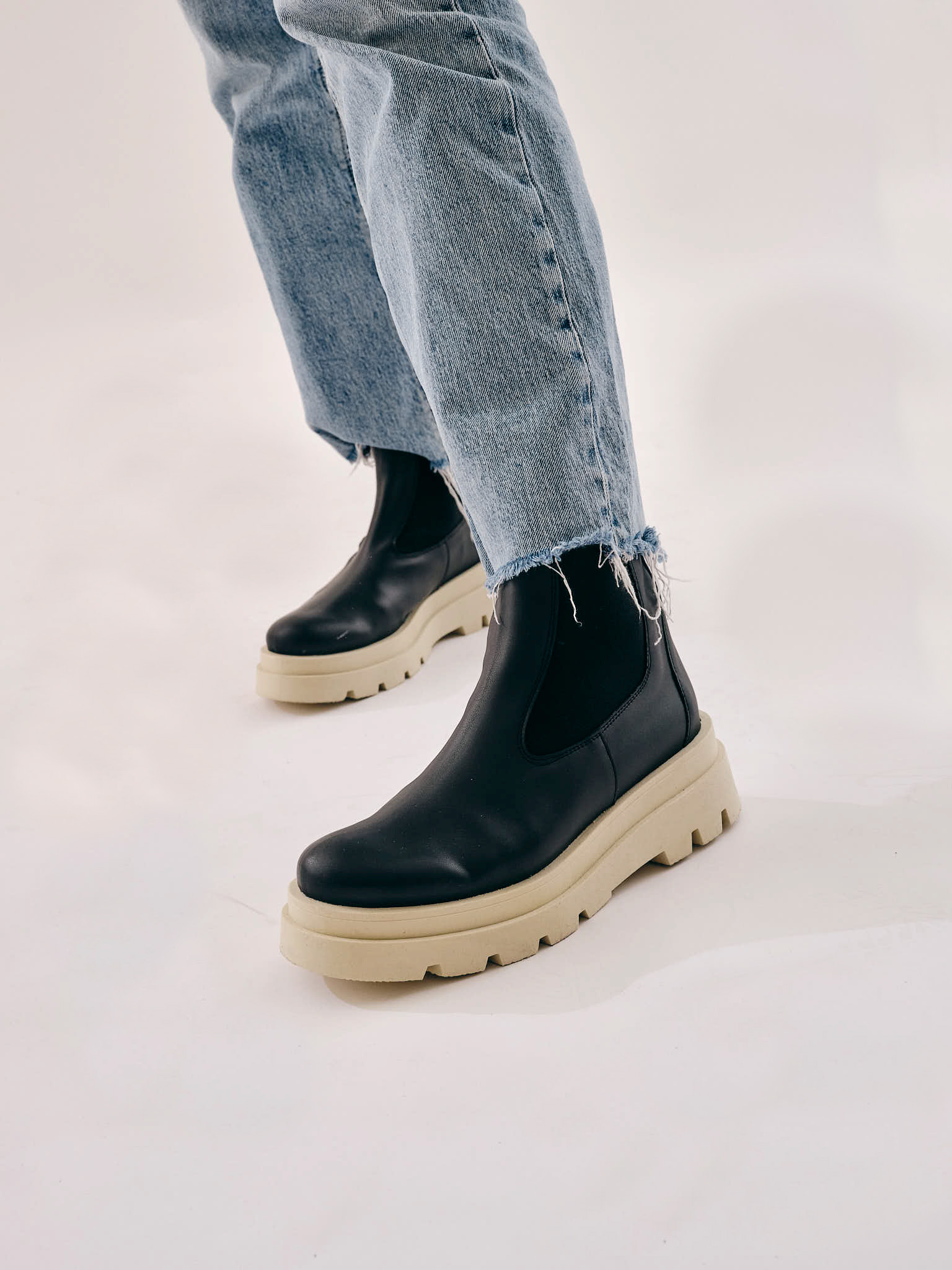 Noa-black-4-raramuri-vegan-boots-botas-laarzen-mais-corn-leather-sustainable-bottes
